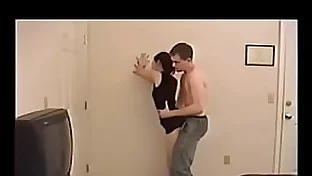 亞洲妻子自製的性愛錄像帶與丈夫